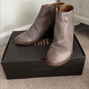 Any offers accepted 🍾Frye Women's Taupe Leather Ankle Booties